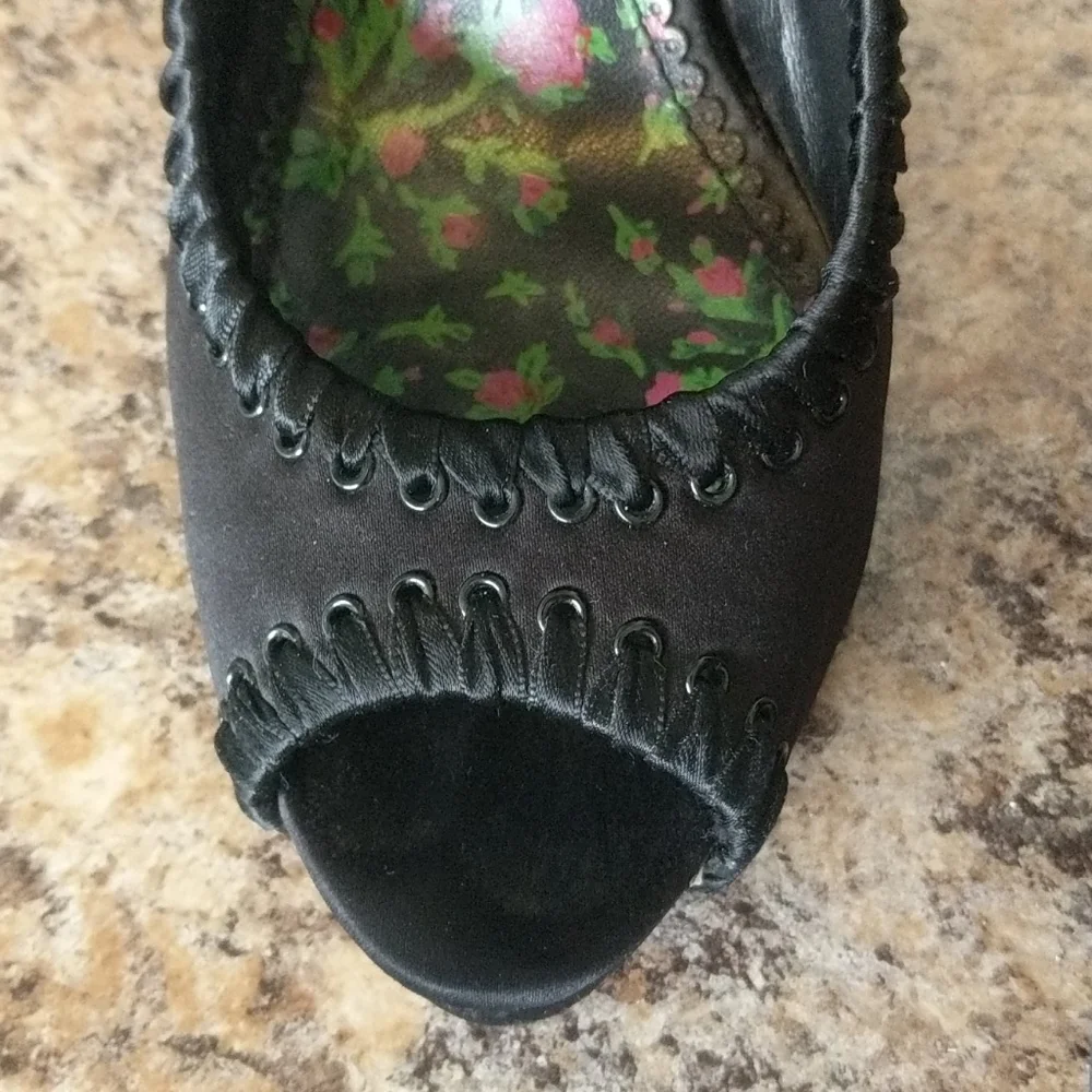 Betsey Johnson shoes - Picture 3 of 7